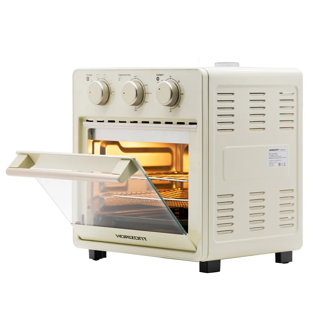 Компактная микроволновая печь для дома на белом фоне