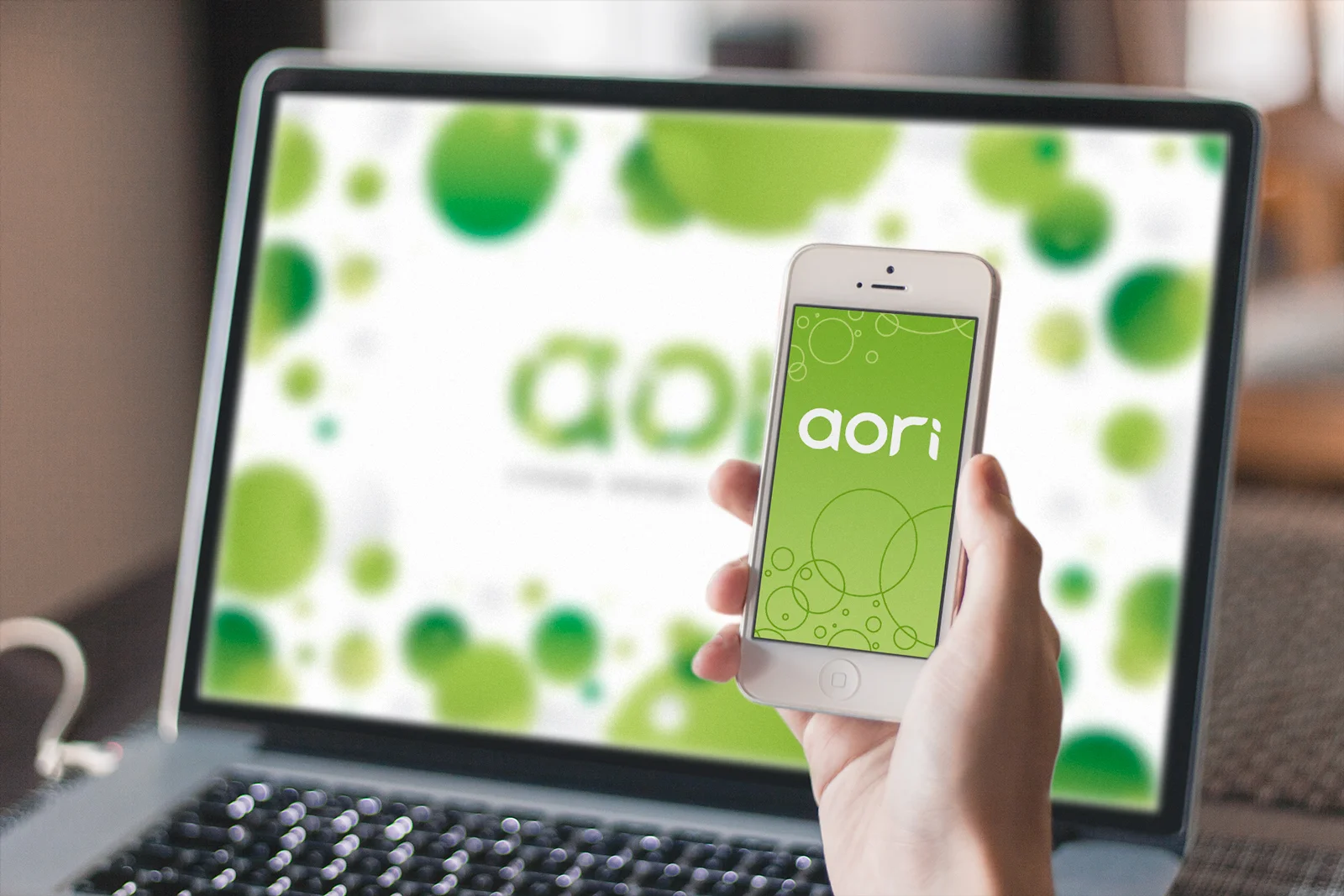 демонстрация логотипа и стиля на устройствах